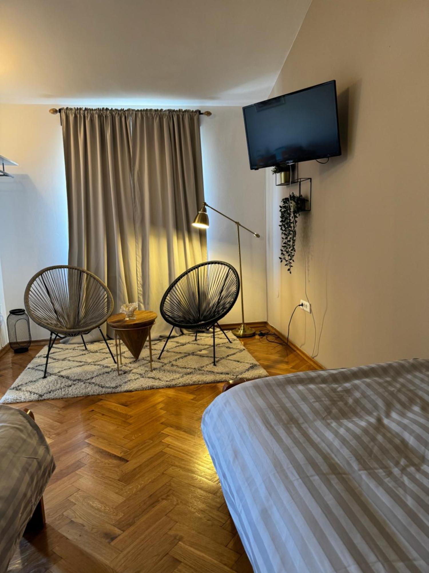 T&S Apartments With Free Parking *